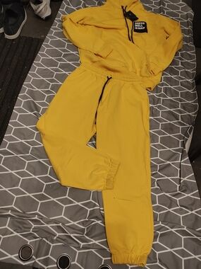 Yellow NAIF men's Jogger Pants & Hoodie Set XXL Slim